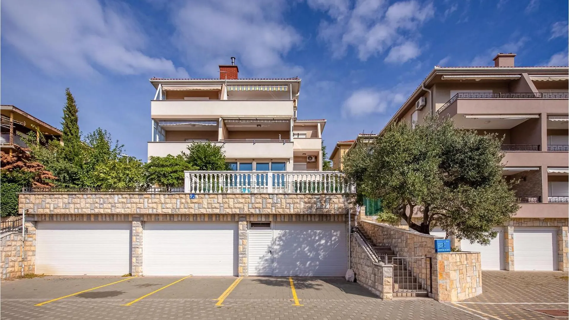 2 Bedroom Awesome Apartment In Novi Vinodolski 0*,